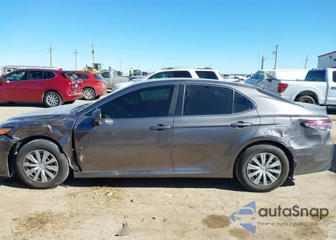 2022 Toyota Camry Le Hybrid z USA, uszkodzony, nr VIN 4T1C31AK4NU595103